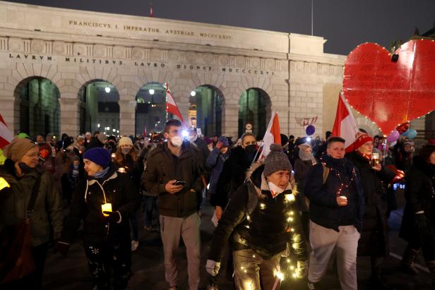 Na ulicama Beča oko 5000 ljudi zbog covid mjera