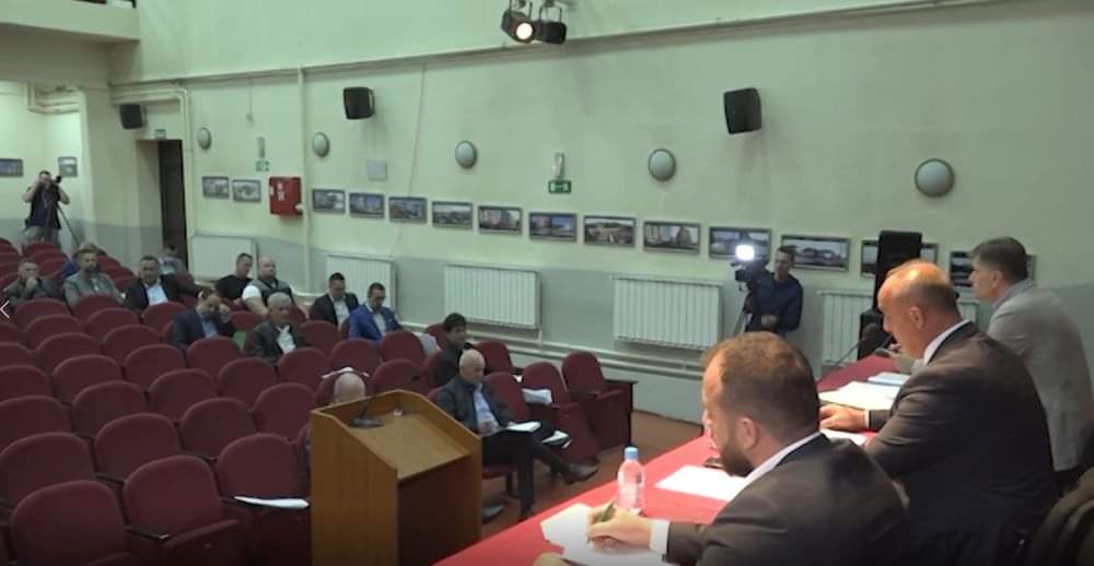 Vijećnici OV u Kalesiji povećali paušale za 100 posto, građani protestuju