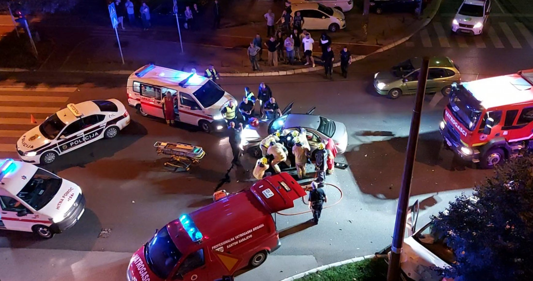 Teška saobraćajna nesreća u sarajevskom naselju Hrasno