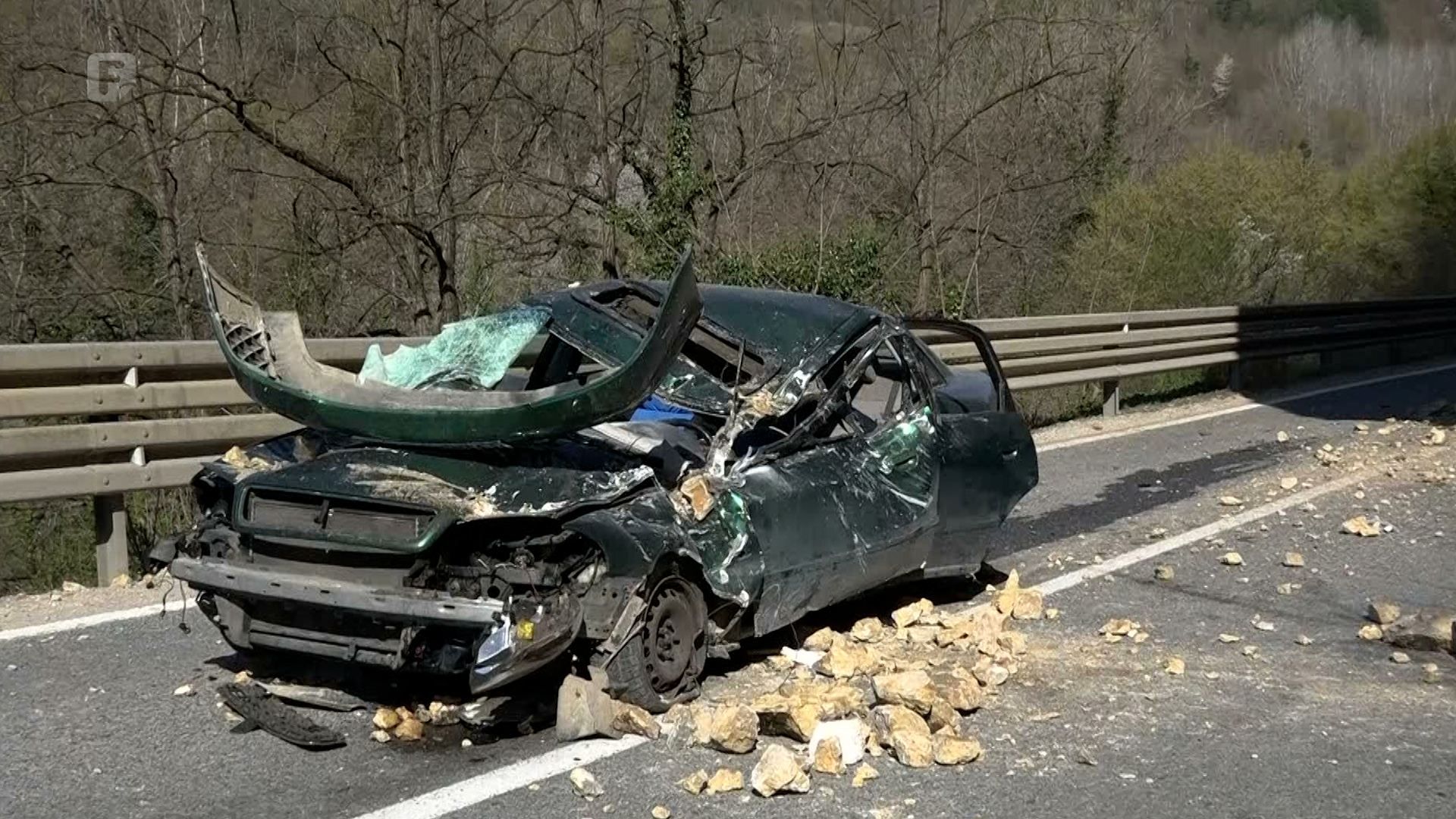 Stijena pala na vozilo u Podmilačju, dvije osobe povrijeđene