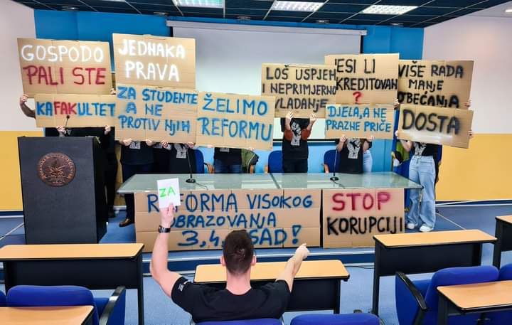 „Karton revolucija“ u Tuzli