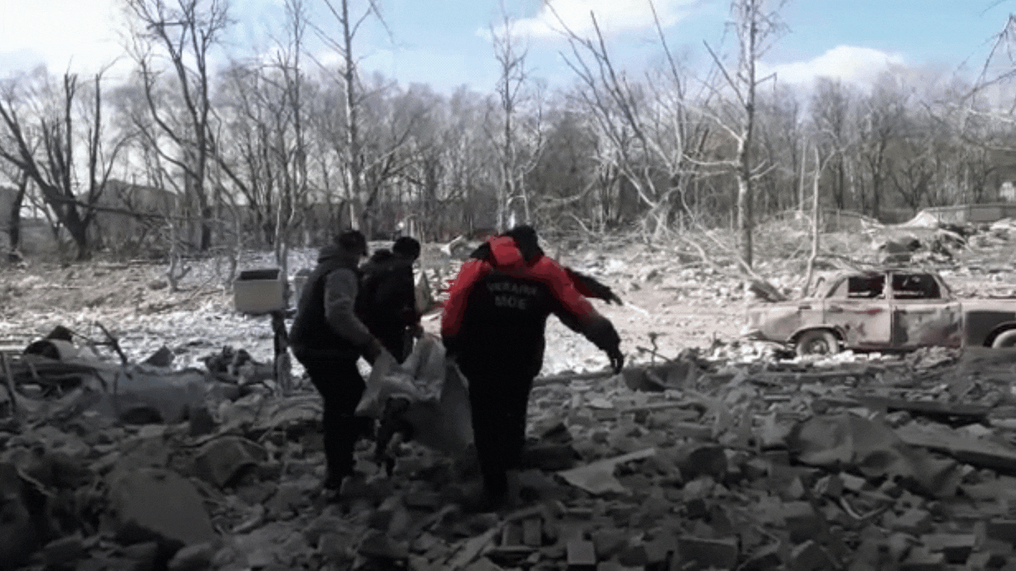 Najmanje 130 ljudi spašeno ispod ruševina pozorišta u Mariupolju