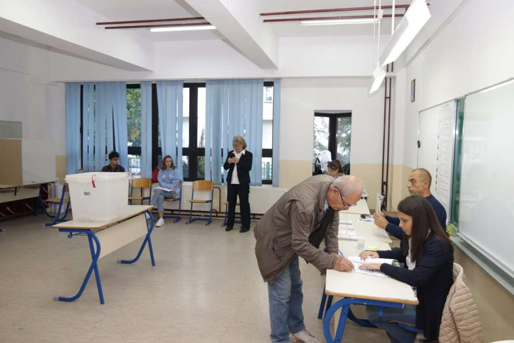 U Tuzli već izašao zavidan broj građana