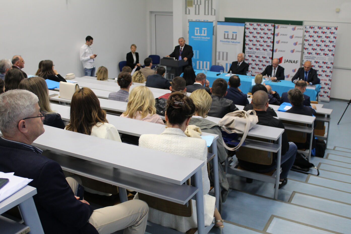 Pitanje konstitutivnosti se teško stječe, ali se još teže gubi