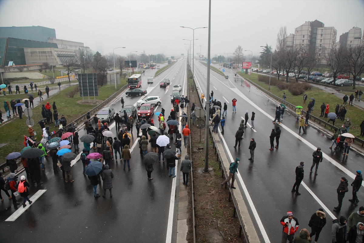 U Beogradu blokiran autoput kod centra Sava, incident u Novom Sadu