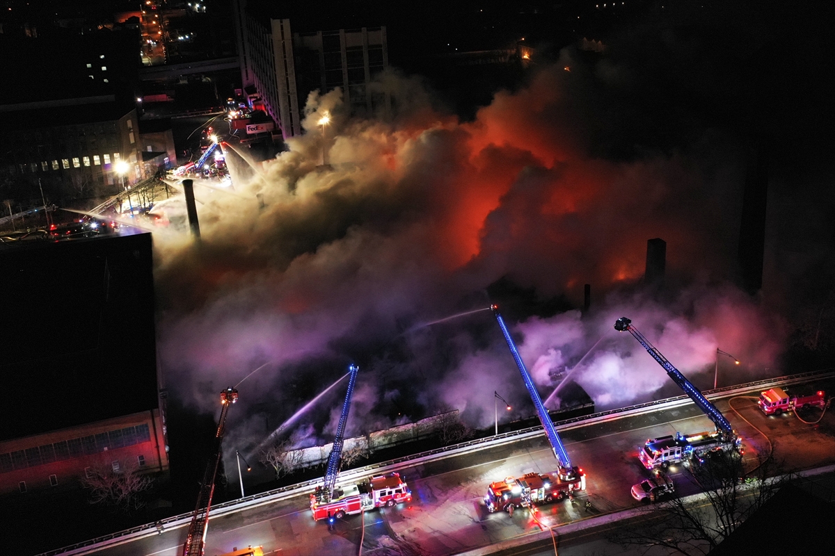 Veliki požar u fabrici hemikalija u New Jerseyju