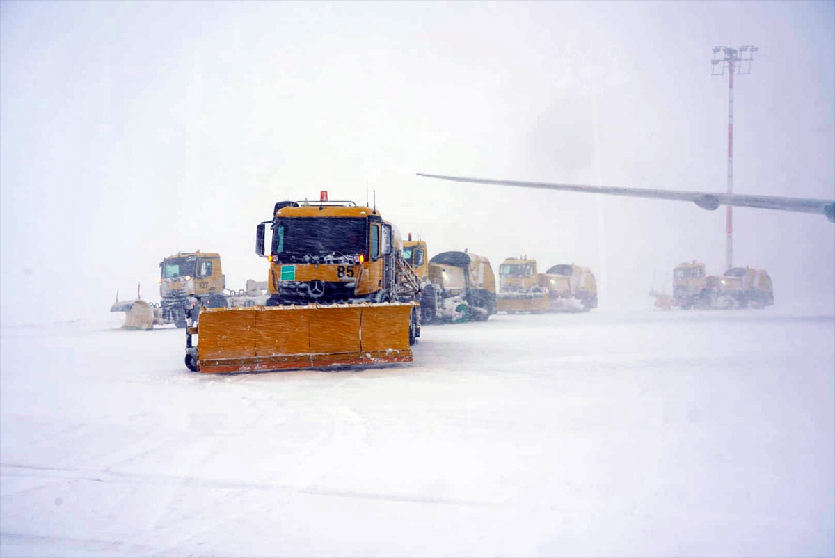 Aerodrom Istanbul privremeno zatvoren zbog snijega