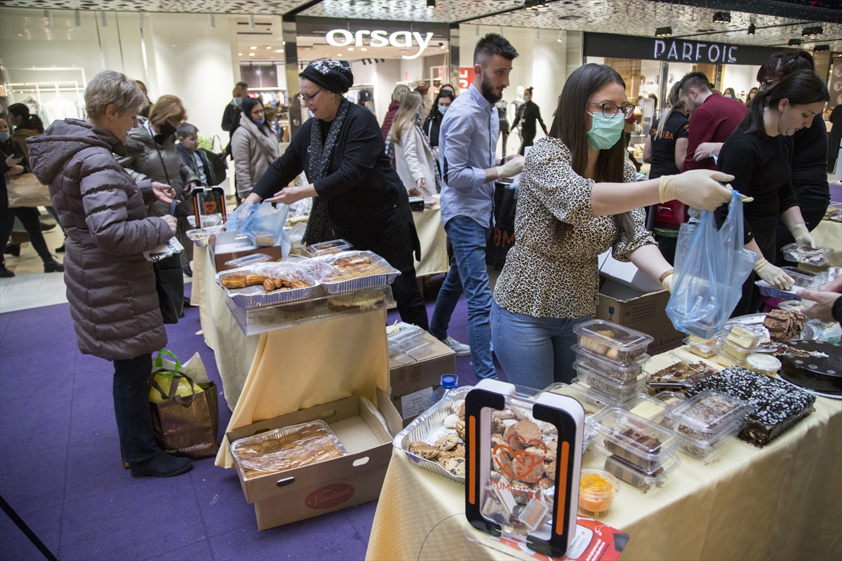 Veliki odziv građana na humanitarni 'Slatki bazar' udruženja Pomozi.ba