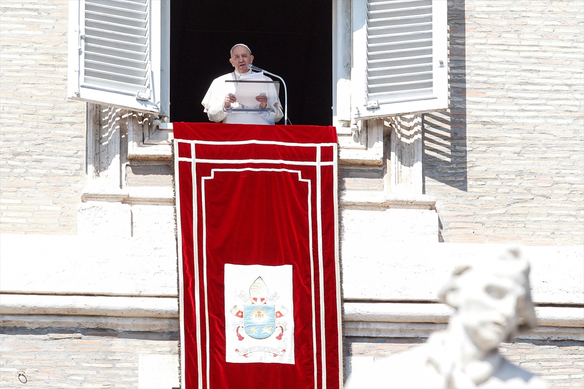 Papa Franjo pozvao da se zaustavi rat u Ukrajini