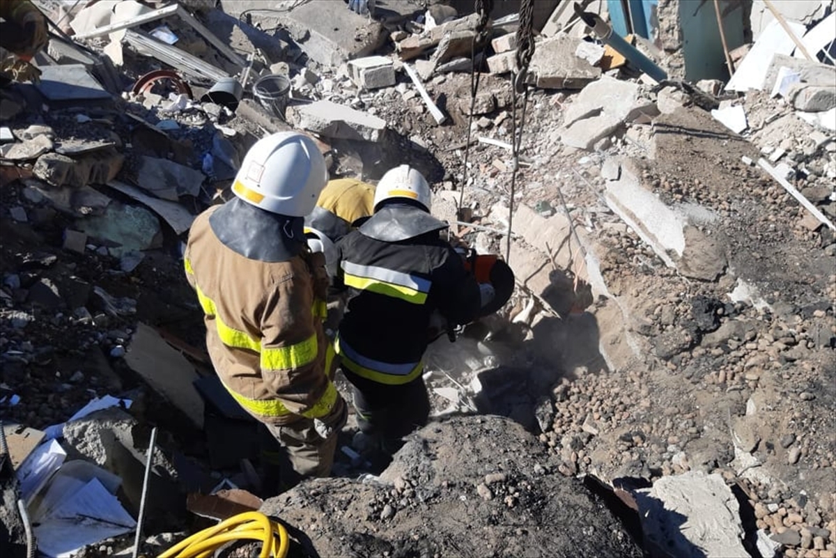 Ukrajina: Ispod ruševina škole u selu Zeleni Gaj pronađeno sedam tijela