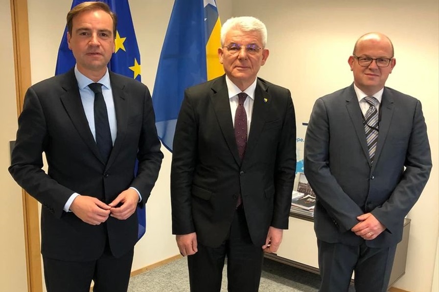 Džaferović se u Briselu sastao sa Azmanijem i Grošeljem