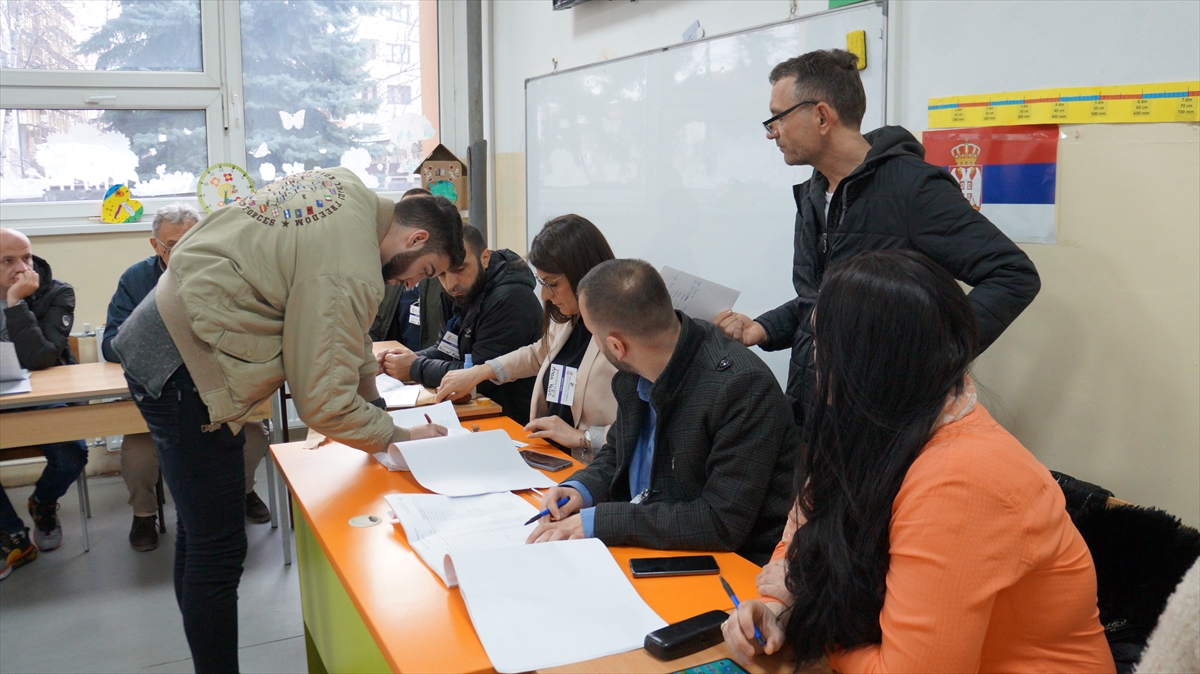 RIK Srbije: Do 16 sati glasalo 41,56 posto birača