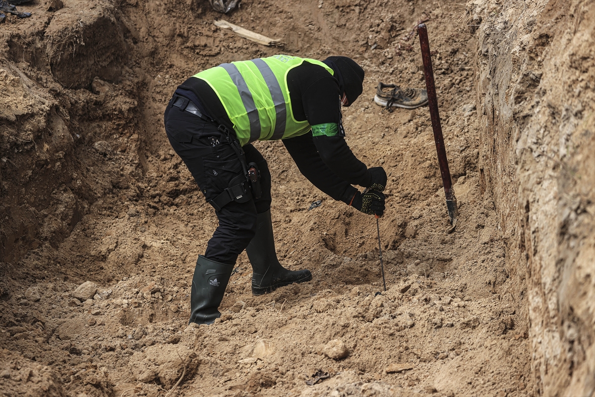 Ukrajina: Iz masovne grobnice u Buči ekshumirana tijela 46 ubijenih civila