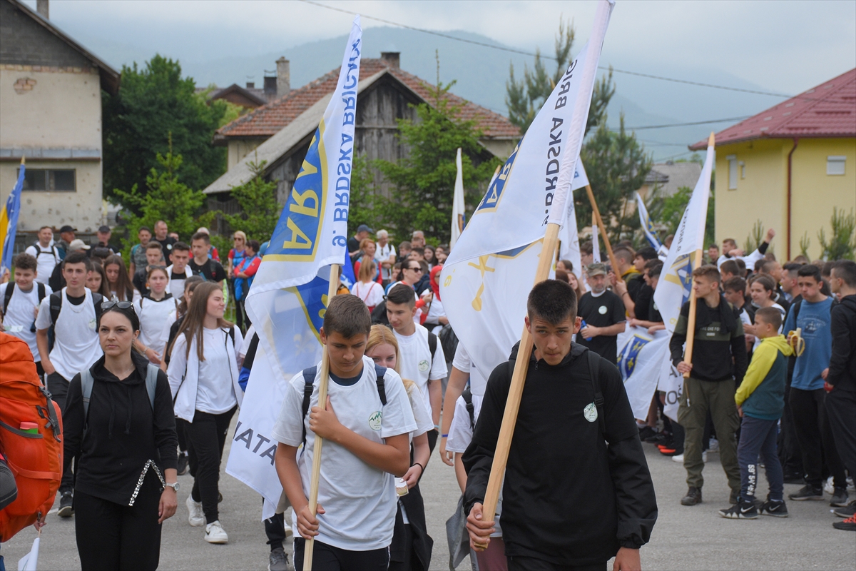 Stotine učenika učestvovalo na pohodu “Put spasa“ Lokve - Igman