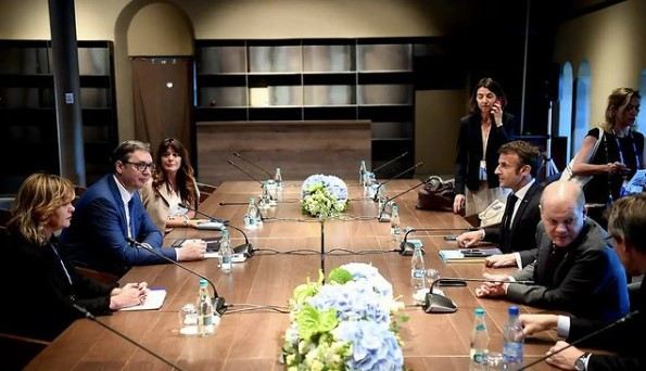 Sastali se Vučić i Osmani uz posredovanje Macrona i Scholza