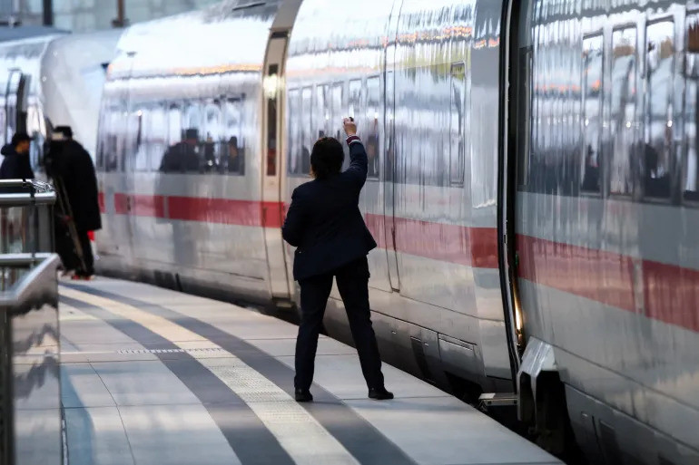 Štrajk njemačkih mašinovođa zaustavio vozove na 24 sata