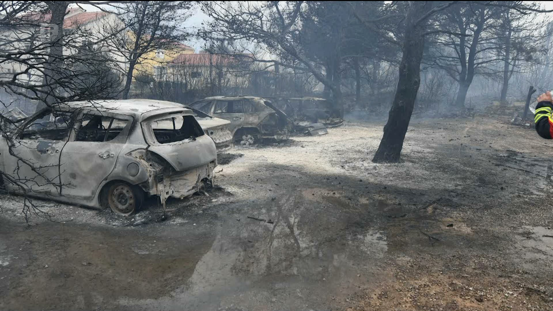 Božinović: Nema žrtava, oštećeno sedam kuća i izgorjelo sedam automobila