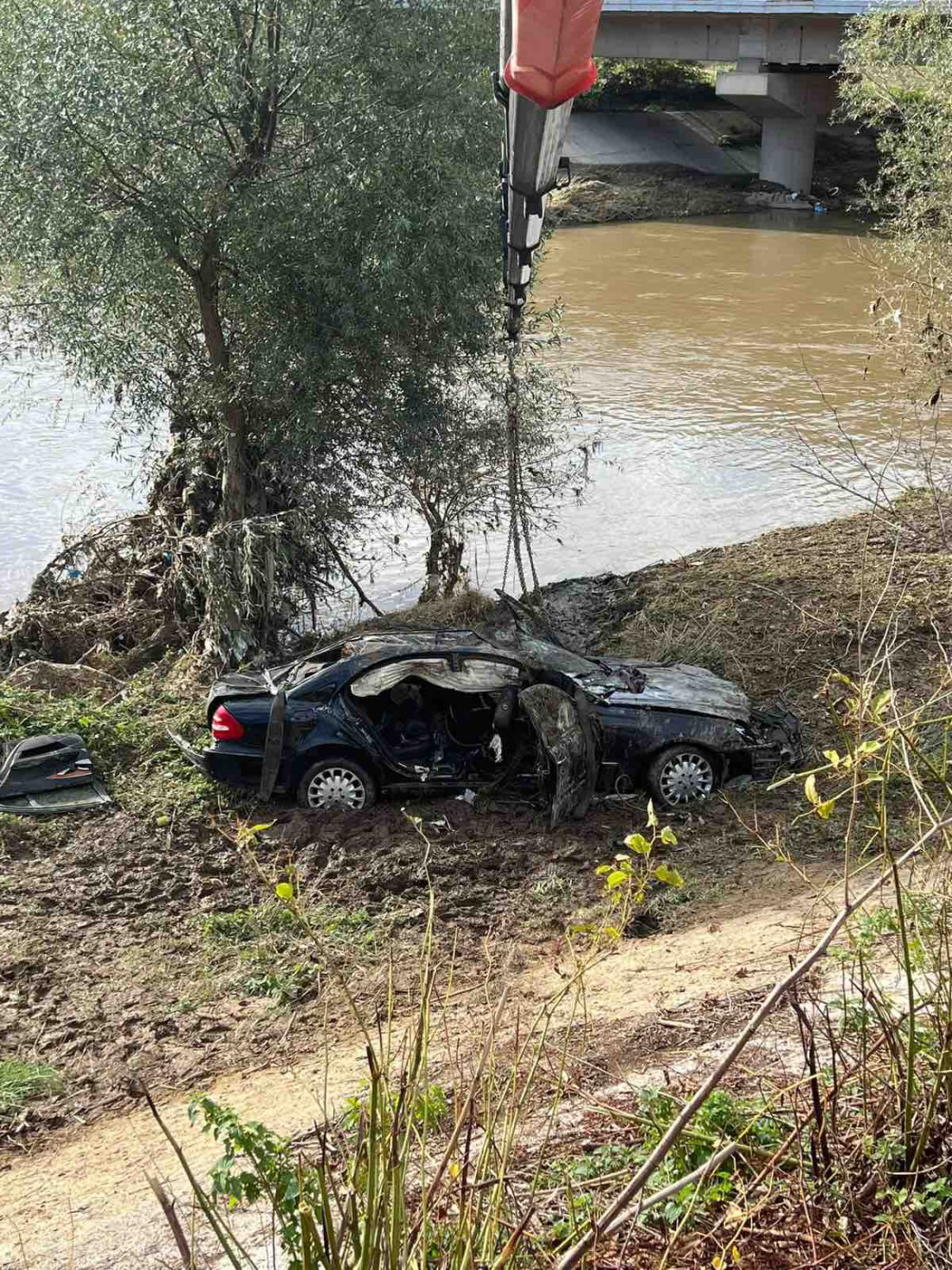 U autu izvučenom iz Bosne kod Visokog pronađena četiri tijela