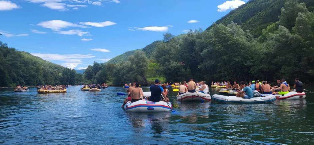 5.Eko Drinska regata-preko 450 učesnika danas će uživati u atraktivnoj plovidbi Drinom od Ustikoline do Goražda