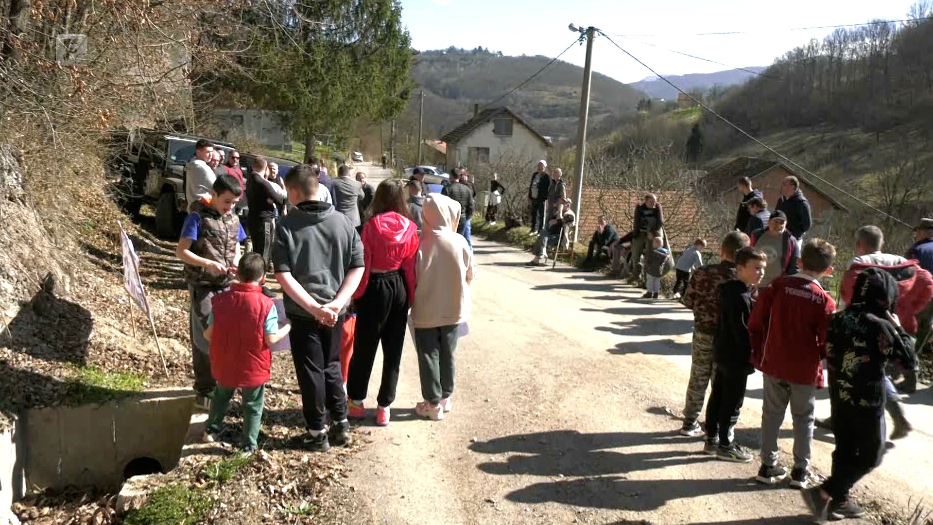 Protest mještana Glamoča kod Goražda: Do deponije samo kad se sanira put