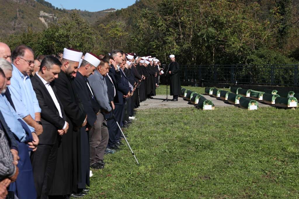 Klanjana kolektivna dženaza za stradale u poplavama