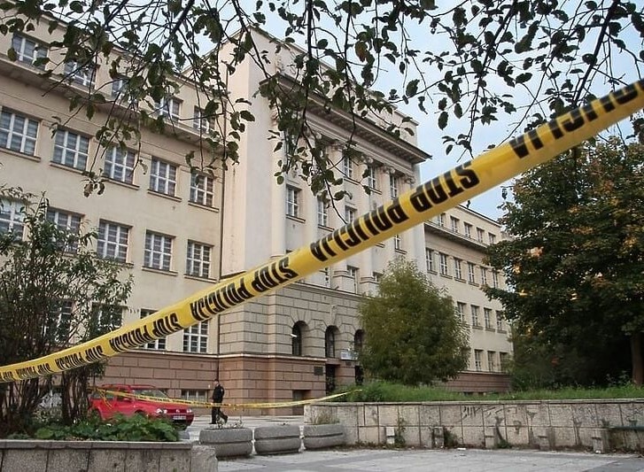 Nakon dojava o postavljenim bombama, maloljetnici dolaze s oružjem na nastavu – zakazao sistem?