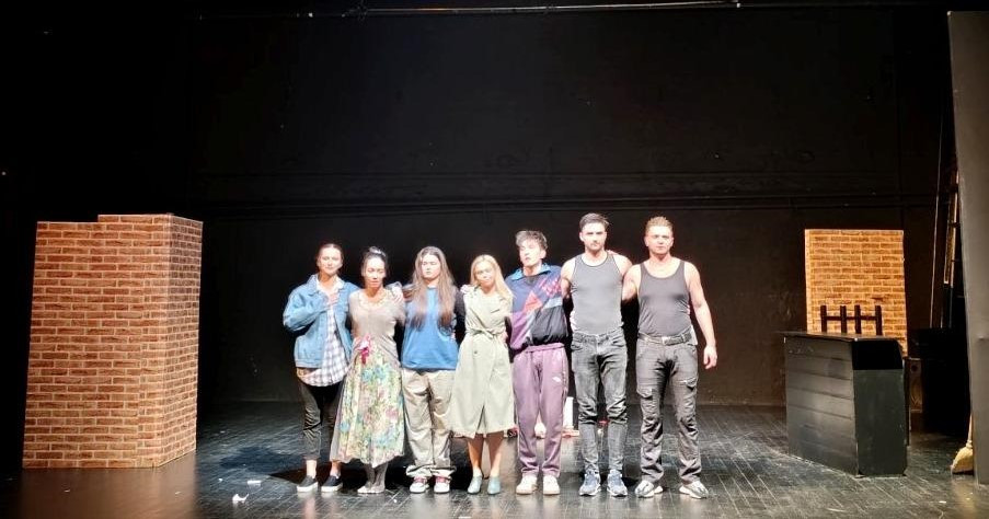 Decembarski dani UNSA:  Izvedena predstava Milene Bogavac "Dragi tata"