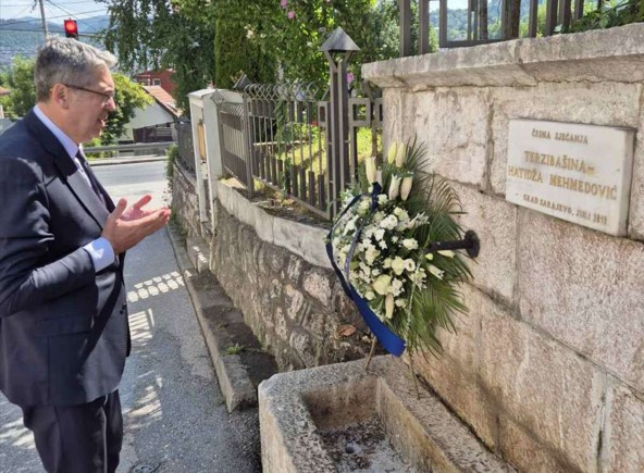 Gradonačelnik Sarajeva odao počast srebreničkoj heroini Hatidži Mehmedović