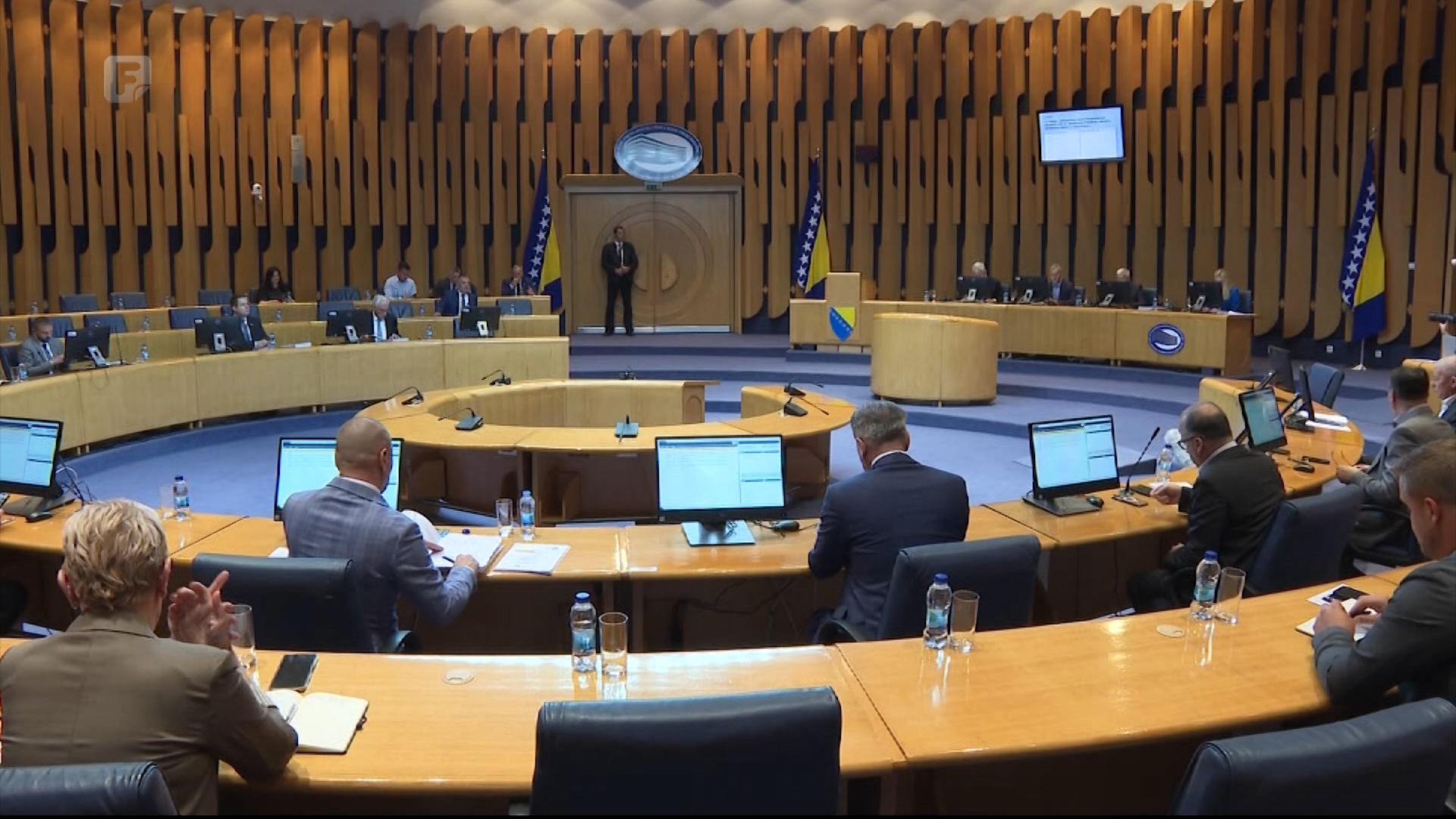 Budžet prošao jednu, ostale još dvije stepenice: Kako do milijardu 570 miliona i 500 hiljada maraka?