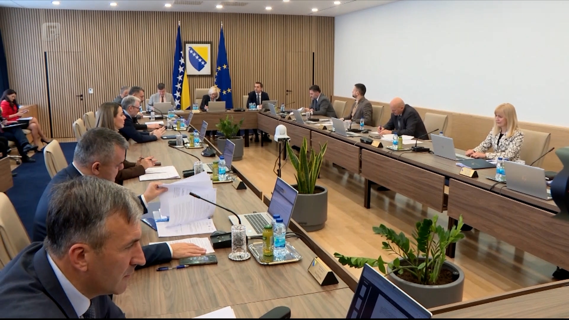 Sud, VSTV i pregovarač na čekanju: Krišto s dnevnog reda skinula 'evropske zakone'