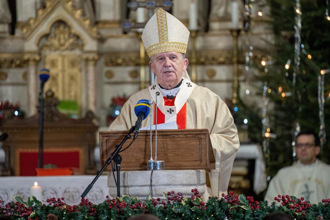 Nadbiskup Vukšić: Božić je blagdan kojim dragi Bog gradi most između nebesa i zemlje