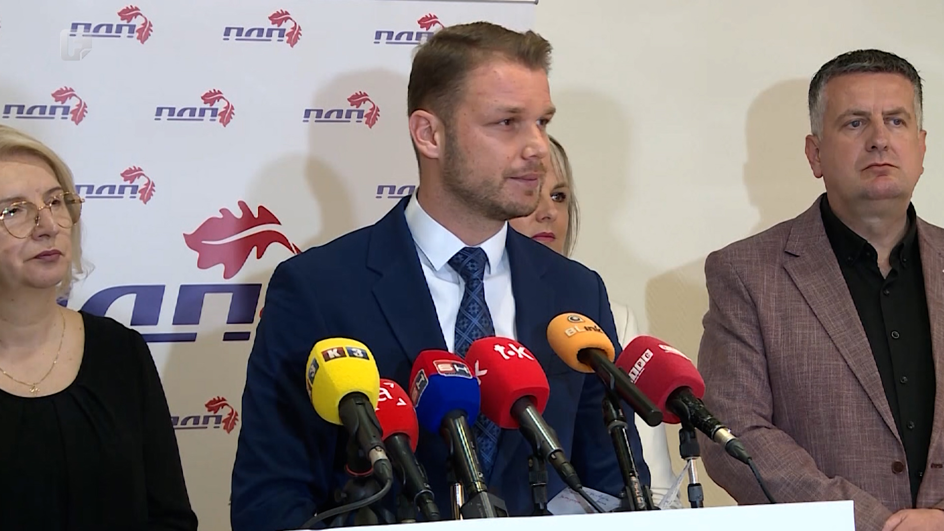 Dodik pozvao na bojkot izbora: Dio PDP-a na jednu, ostatak na drugu stranu