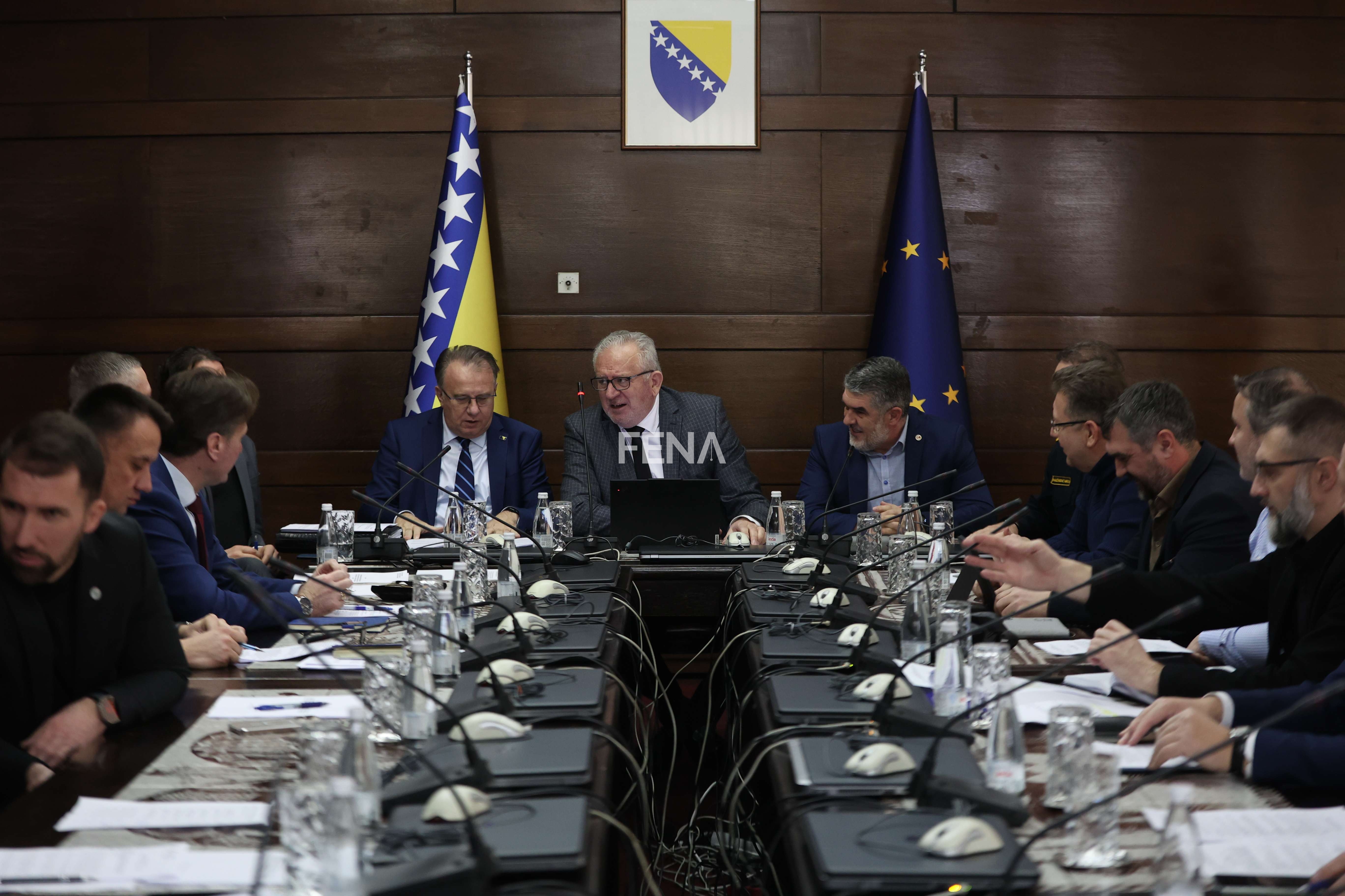 ESV: O pomoći za plate iznad 1.000 KM i refundaciji doprinosa na plate do 1.000 KM