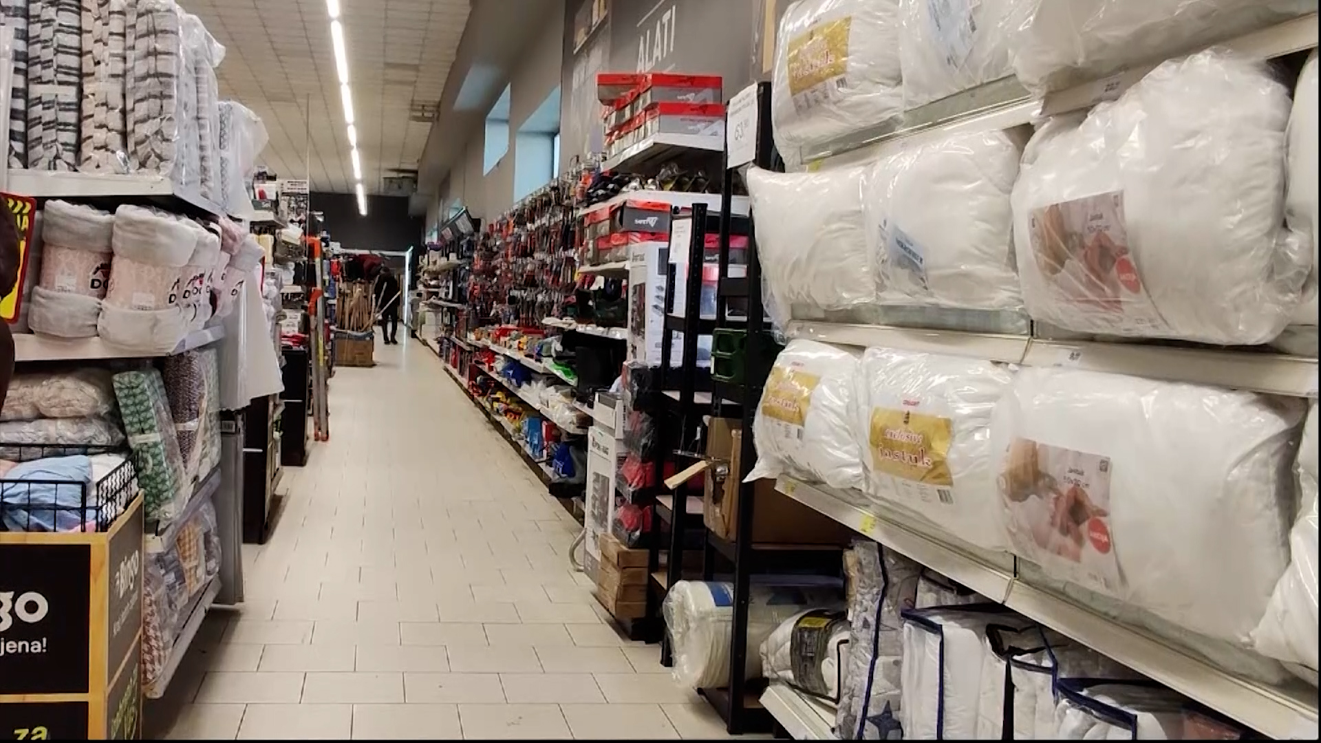 Građana na kasama je manje, ali i dalje se kupuje