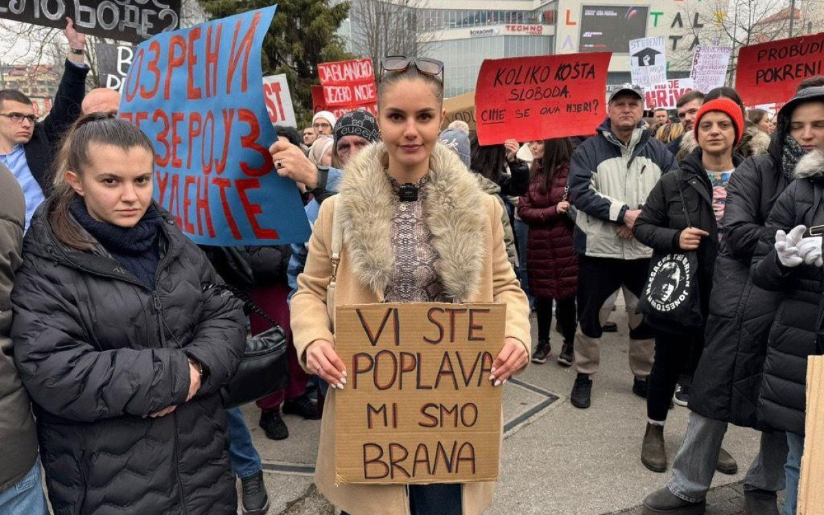 Protesti studenata- „Vi ste poplave,mi smo brana“