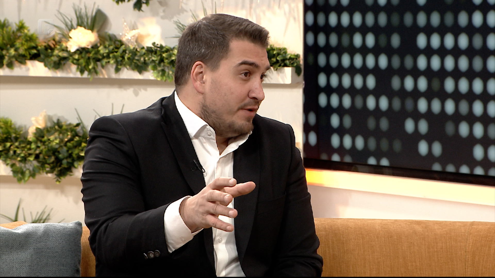 Haris Zahiragić: Nikšić je premijer de jure, a Mijatović de facto