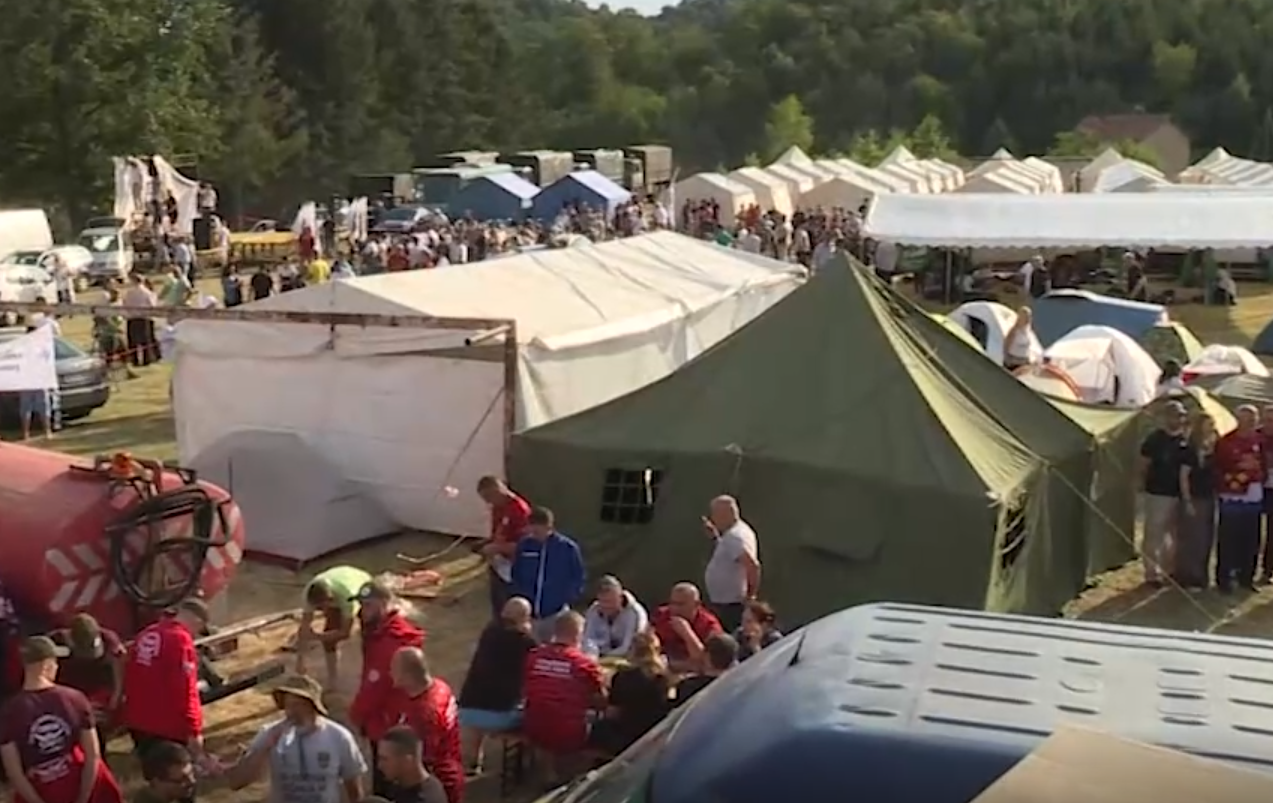 Više od 6.600 osoba jutros krenulo iz Nezuka u Potočare