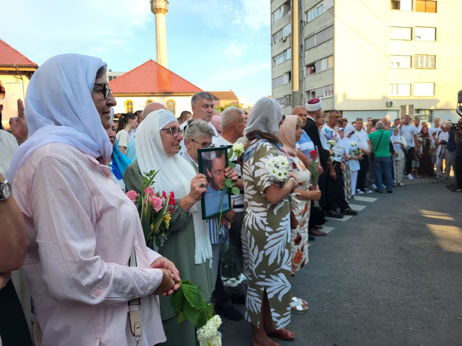 Ispraćena kolona s posmrtnim ostacima sedam žrtava sa područja Prijedora
