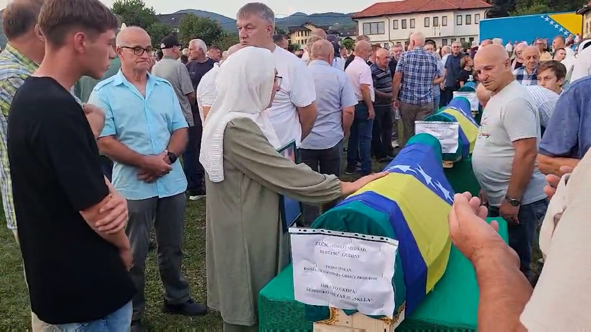 Kamičani: Stigli tabuti sa posmrtnim ostacima, sutra dženaza za prijedorske žrtve