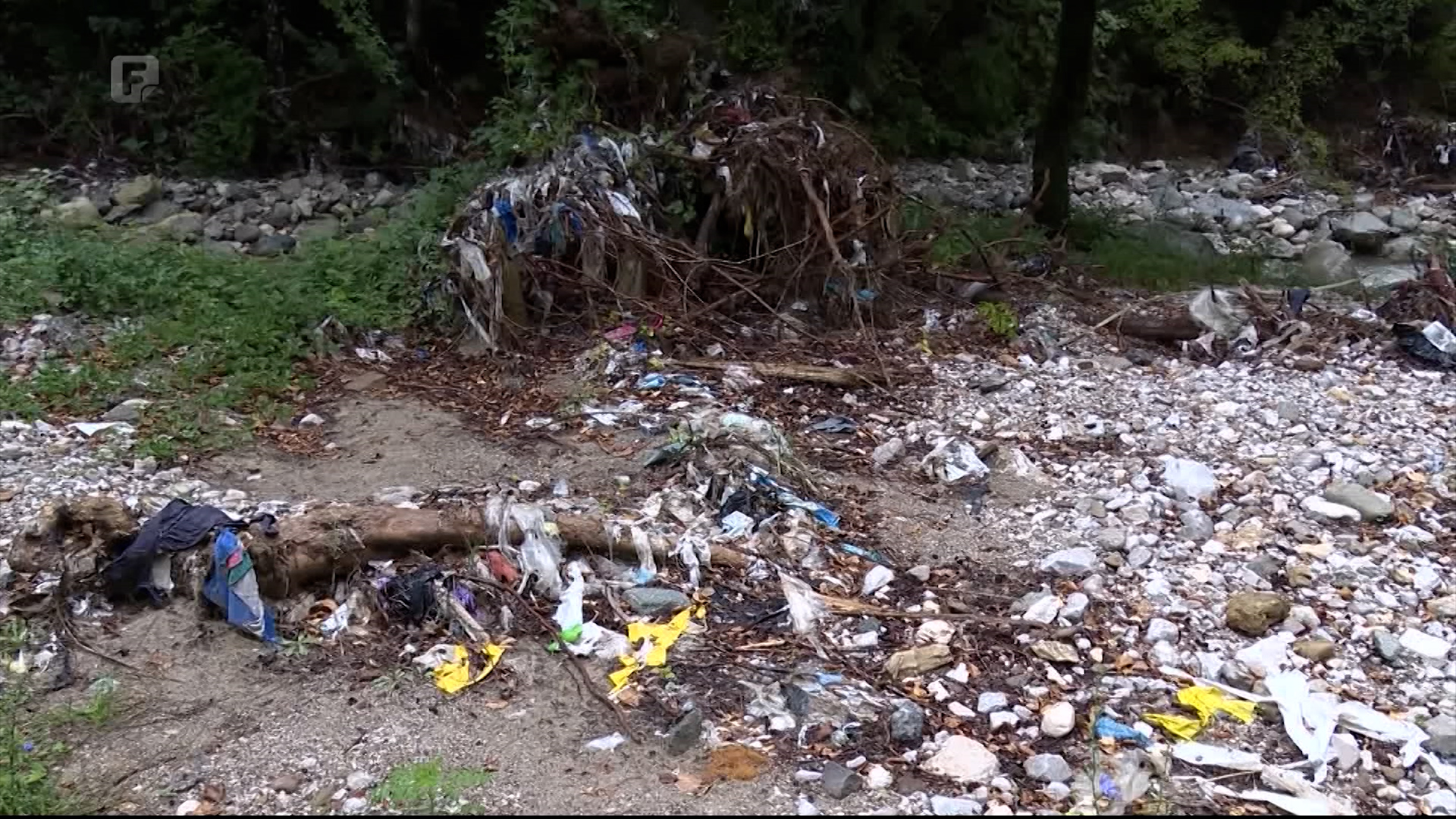 Uz Doljanku nakon poplava ostalo smeće – mještani ne mogu sami da ga očiste