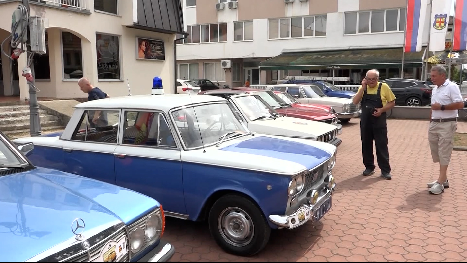 Kad policija ustukne pred milicijom - u Šamcu prvi susreti oldtimera