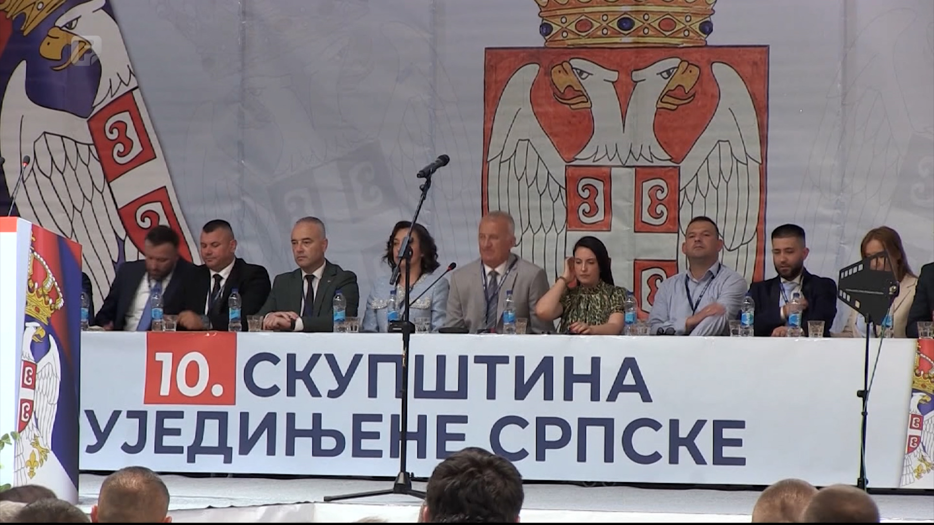 Na svečanoj skupštini Ujedinjene Srpske članovi, simpatizeri, Dodik i delegacija iz Srbije