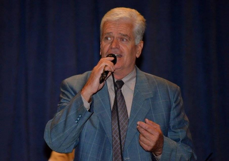 Zulfo Bota, vokalni intepretator koji dugi niz godina interpretira pjesme iz žanra narodne muzike