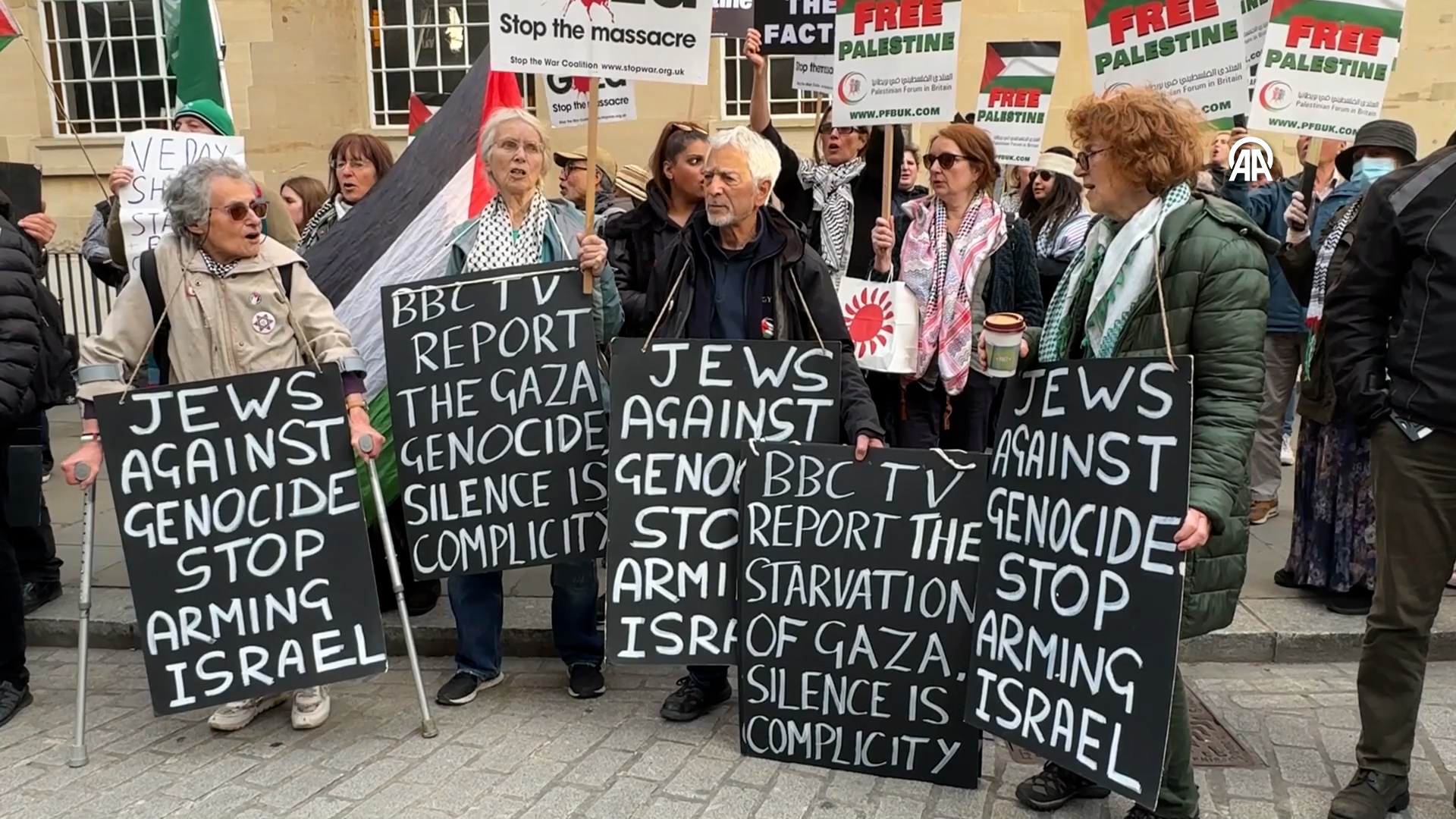 Protesti ispred BBC-ja u Londonu zbog proizraelskog narativa u izvještavanju o ratu u Gazi