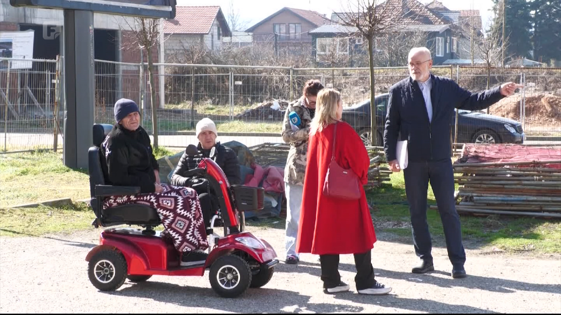 Nekolicina građana Lukavca danima protestuje zbog izgradnje nove zgrade
