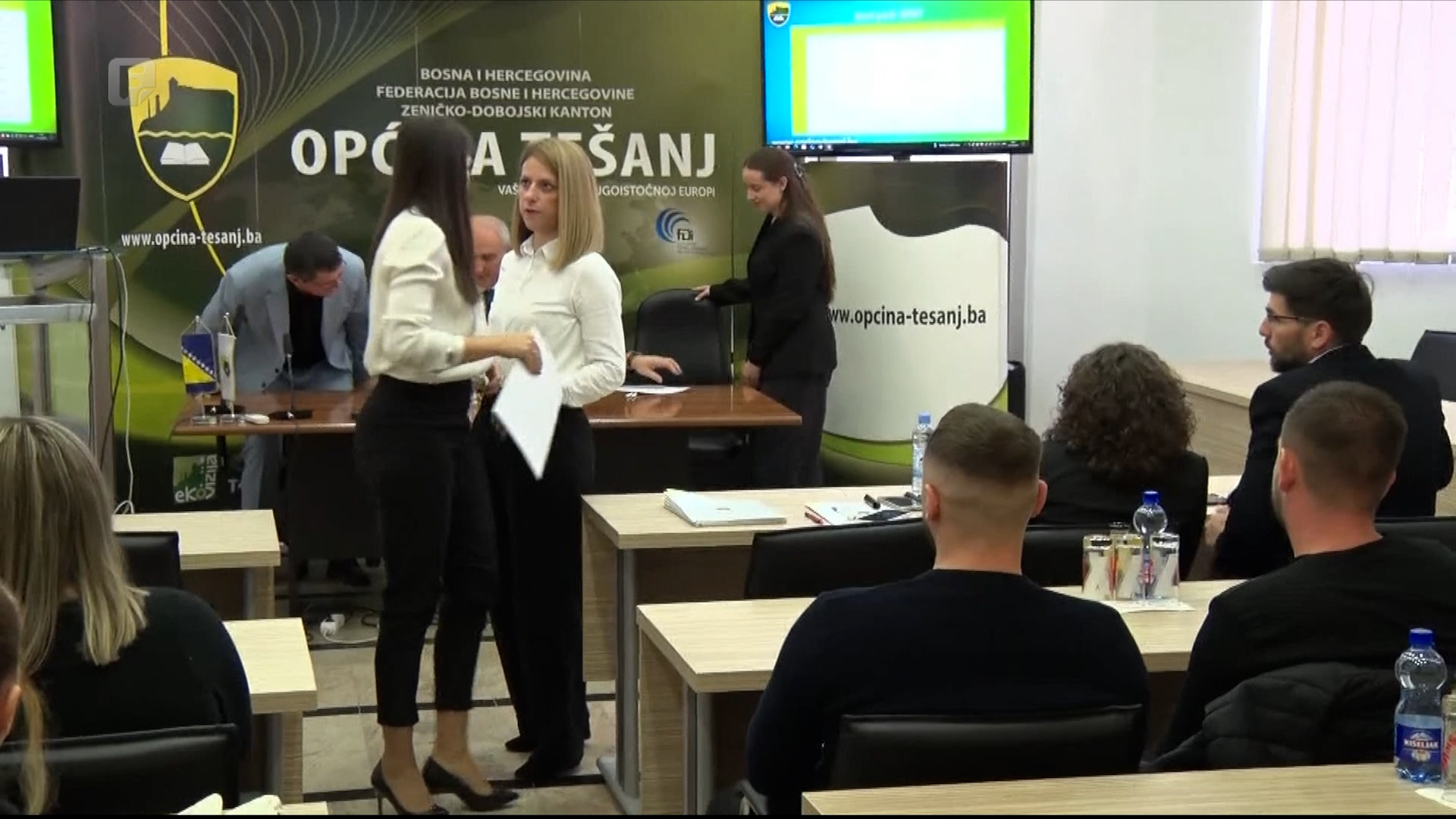 Podrška poslovnim idejama mladih u Tešnju – potpisano devet ugovora