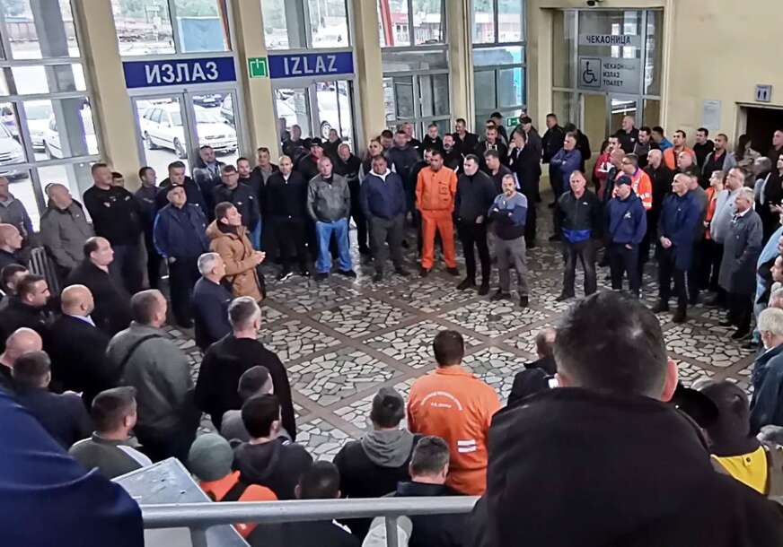 Stali vozovi u RS: Radnici ŽRS traže isplatu plata