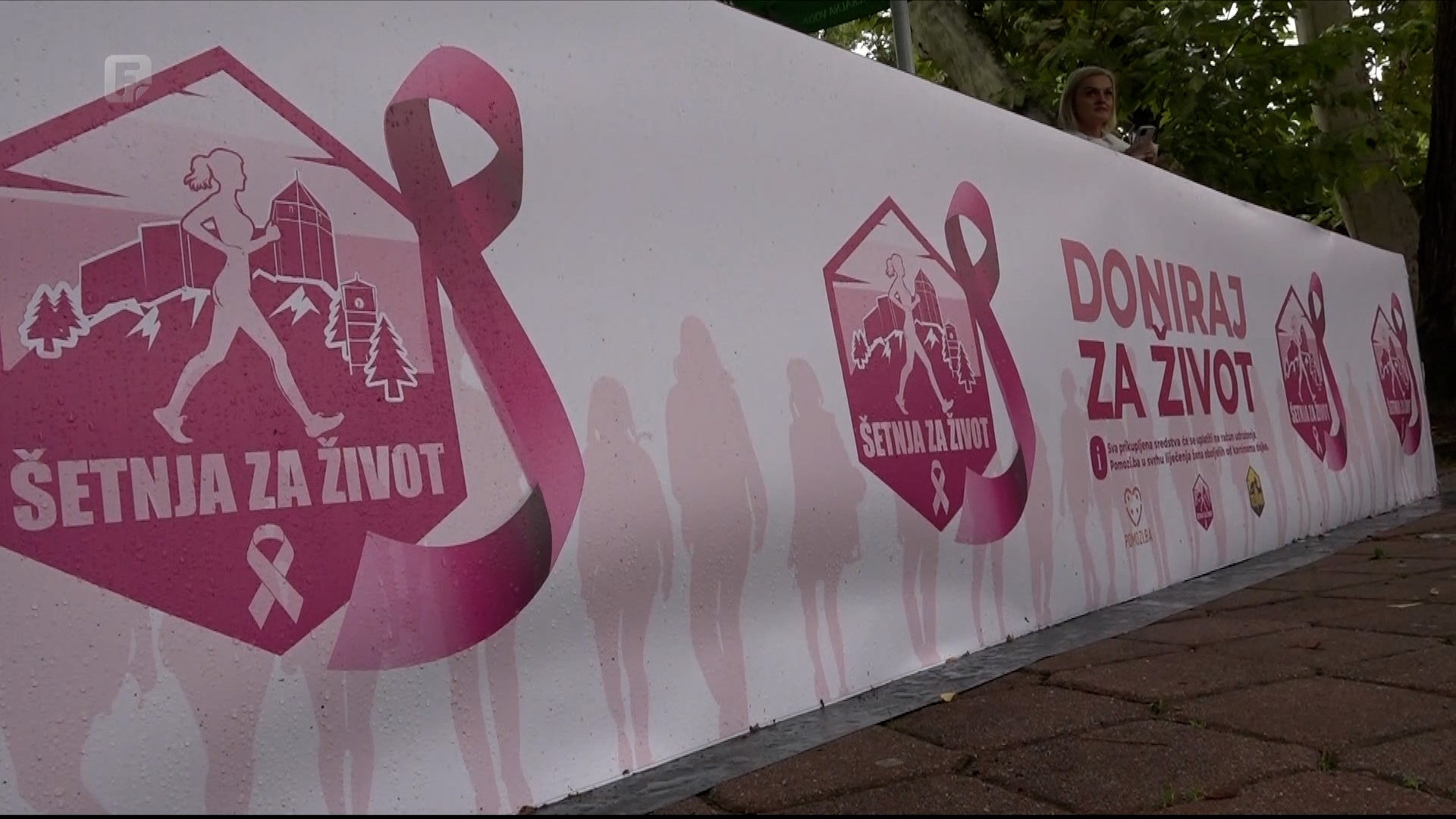 Ružičasti oktobar u Tešnju - šetnja i prodajni bazar za liječenje oboljelih od raka dojke