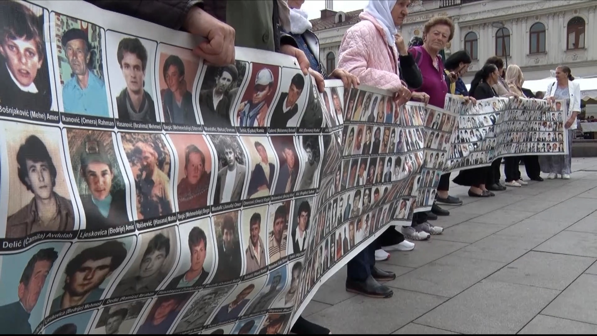 Žene Srebrenice u Tuzli: Genocid ne smije biti zaboravljen, ratovi moraju prestati