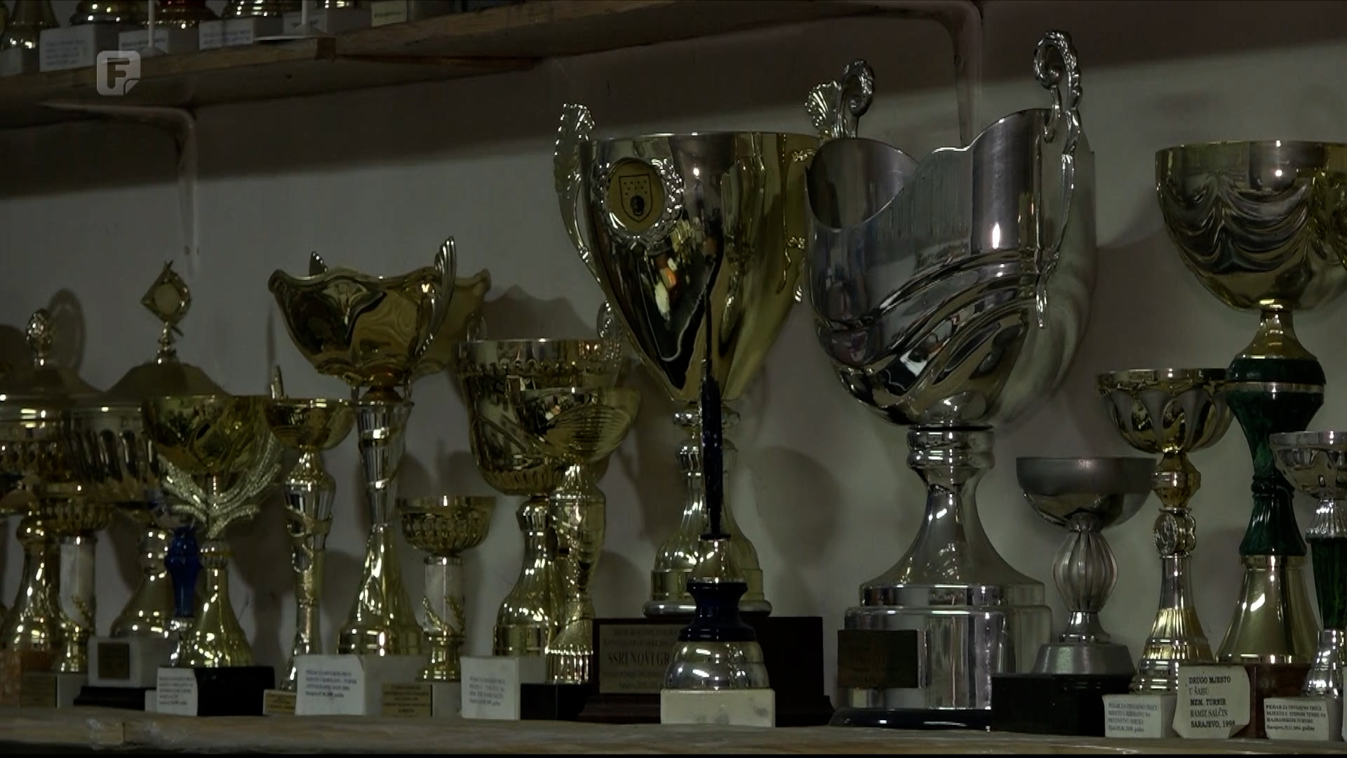 Dok institucije broje zareze, oni osvajaju pehare